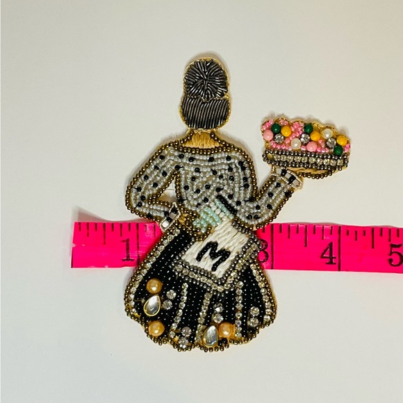 Beaded shimmering lady with a basket appliqué sew on patchwork(Right) - Picture 7 of 7